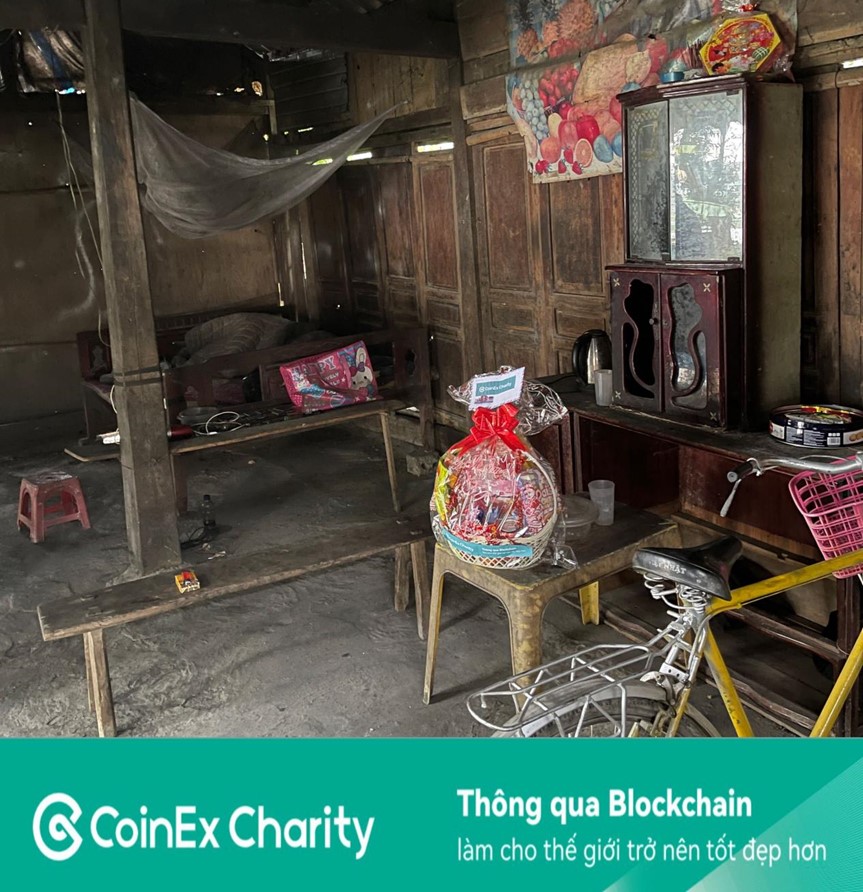 بازدید خیریۀ کوینکس از خانواده‌های بی‌بضاعت در ویتنام
